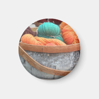 樺の木の樹皮かご内の糸 マグネット