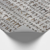 樺の木の質のFutharkより古いパターン ラッピングペーパー (角)