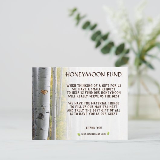 樺の木ツリーハートイニシャル素朴なハネムーンファンド インビテーションポストカード (スタンド正面)