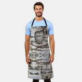 樺の木素朴バークウッド彫りハートツリーMr.エプロン エプロン (着用した状態)