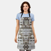 樺の木素朴バークウッド彫りハート#1ママ名 エプロン (着用した状態)