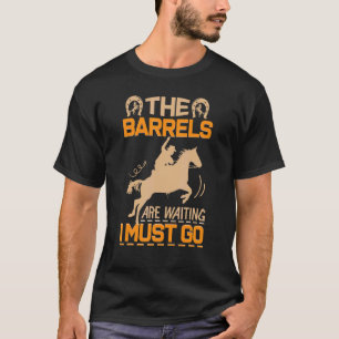 樽が待っている、僕は樽を一カ所に運ばねばならない Tシャツ