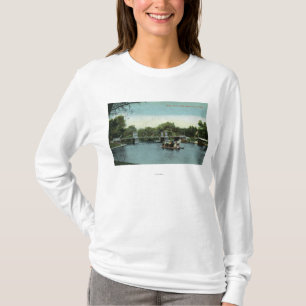 橋のボストン公共庭の眺め Tシャツ