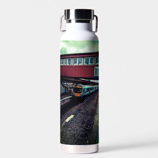 橋の下を列車で走る ウォーターボトル (正面)