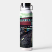 橋の下を列車で走る ウォーターボトル (背面)