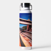 橋の下を列車で走る ウォーターボトル (背面)