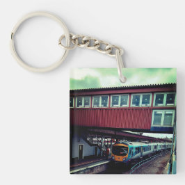 橋の下を列車で走る キーホルダー