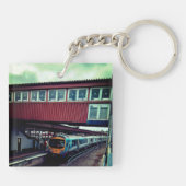 橋の下を列車で走る キーホルダー (裏面)