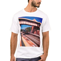 橋の下を列車で走る