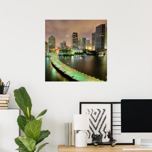 橋は水路を通ってマイアミのダウンタウンに通じる ポスター (ホームオフィス)