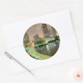 橋は水路を通ってマイアミのダウンタウンに通じる ラウンドシール (封筒)