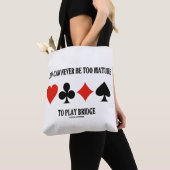 橋を渡るには年を取り過ぎるこ遊とは無い トートバッグ (クローズアップ)