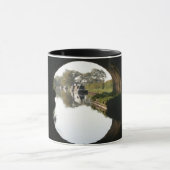 橋マグを通したLlangollen運河ボート マグカップ (中央)