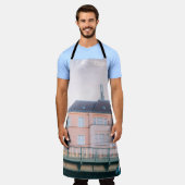 橙白コンクリート建物 エプロン (着用した状態)