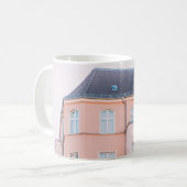 橙白コンクリート建物 コーヒーマグカップ (正面左)