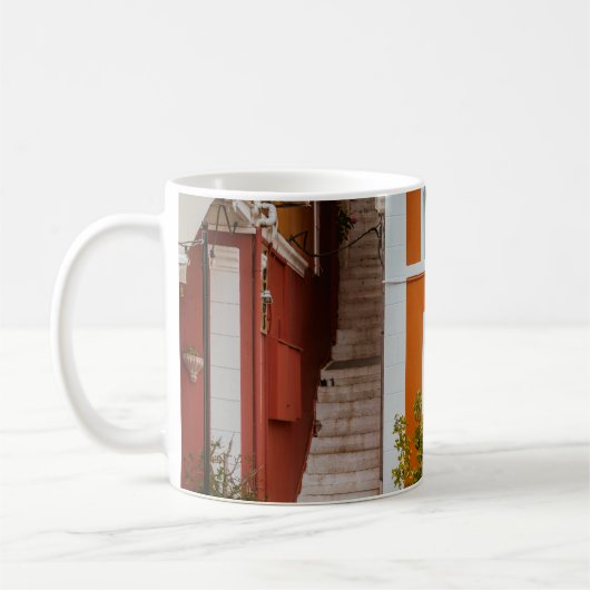 橙白灰色コンクリート建物 コーヒーマグカップ (左)