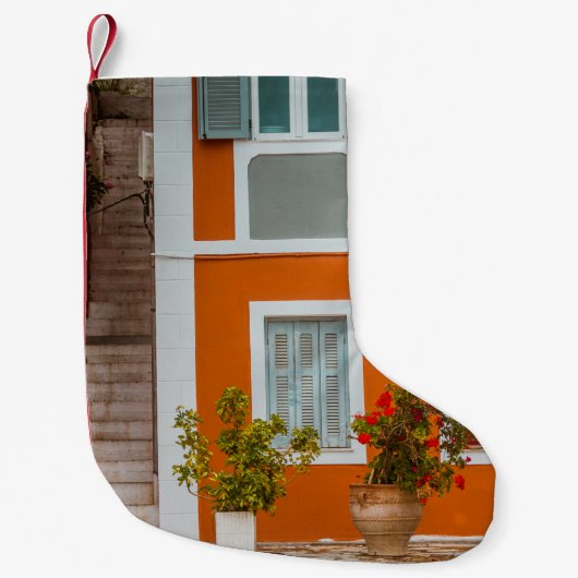 橙白灰色コンクリート建物 スモールクリスマスストッキング (正面)