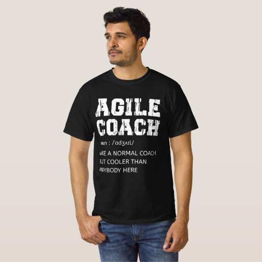 機敏性を向上させる機敏なコーチの定義 Tシャツ (正面フル)