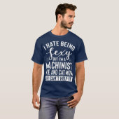 機械加工者の妻と猫ママのグッズ  面白い かっこいい Tシャツ (正面フル)