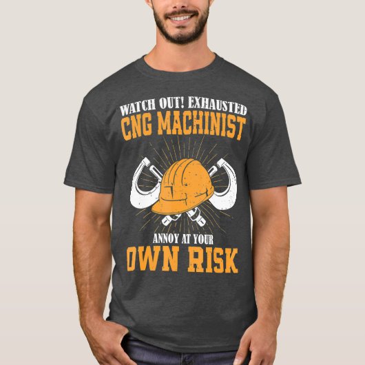 機械工おもしろいCNCオペレータ機械ギフト Tシャツ (正面)