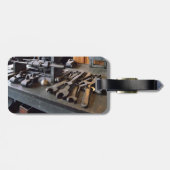機械工場のレンチとオイル缶 ラゲッジタグ (裏面横)