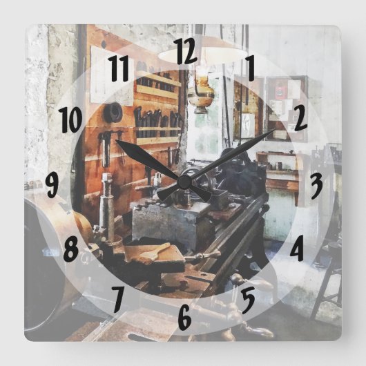機械工場の小型旋盤 スクエア壁時計 (正面)