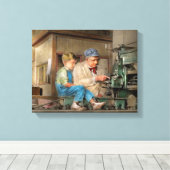 機械師 – おじいちゃんの時間を過ごす1921 キャンバスプリント (インサイチュ (ウッドフロア))