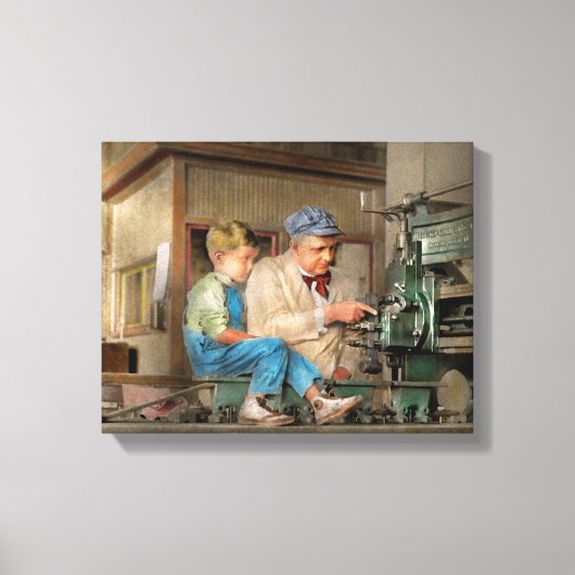 機械師 – おじいちゃんの時間を過ごす1921 キャンバスプリント (正面)
