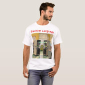 「機械語」- ユーモラスなテクノロジー Tシャツ (正面フル)