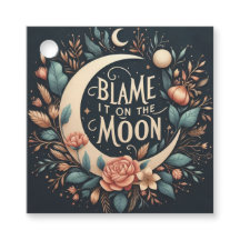 機知に富んだフローラは月の好意の贈り物のラベルにそれを非難