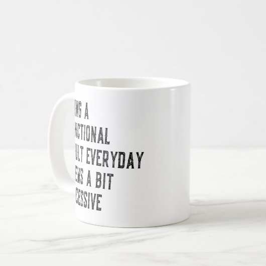 機能的な大人で日常的に不和なユーモアであるさま コーヒーマグカップ (正面左)