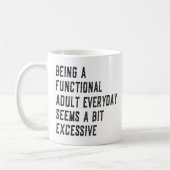 機能的な大人で日常的に不和なユーモアであるさま コーヒーマグカップ (左)