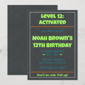 次のレベルの誕生日招待状 招待状 (正面/裏面)