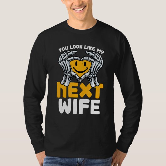 次の妻に見える、妻 Tシャツ (正面)