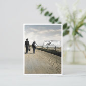 次の時間は、電車を試す、男性歩く、ほこりっぽい道路 ポストカード (スタンド正面)