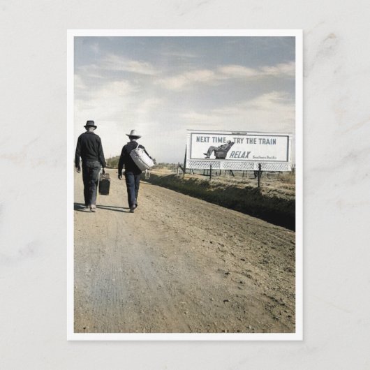 次の時間は、電車を試す、男性歩く、ほこりっぽい道路 ポストカード (正面)