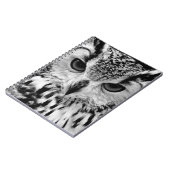 欧亜のワシフクロウのポートレートの上で閉めて下さい ノートブック (左側)