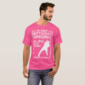 歌わない1日の女性はオペラ歌手のようなものだ Tシャツ (正面フル)
