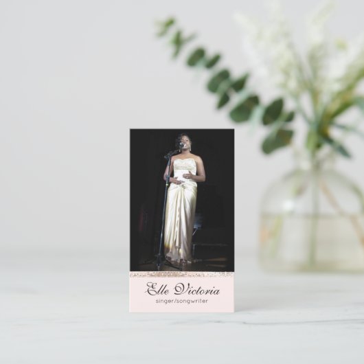 歌手のミュージシャン写真 名刺 (スタンド正面)