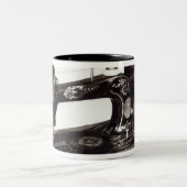 歌手の「新しい家族」のミシン1865年 ツートーンマグカップ (中央)