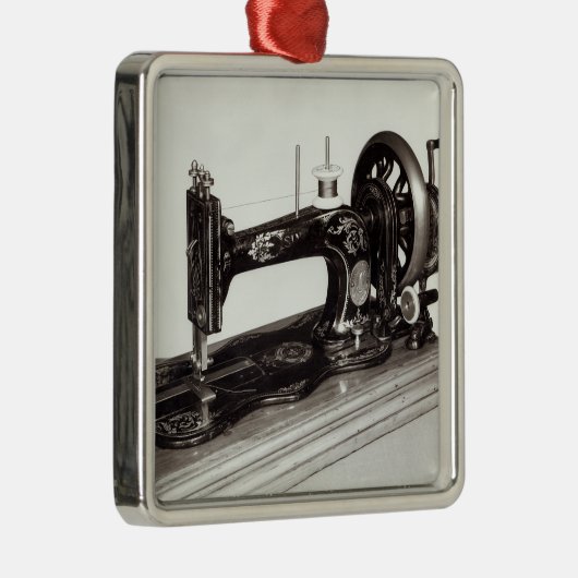 歌手の「新しい家族」のミシン1865年 メタルオーナメント (右)