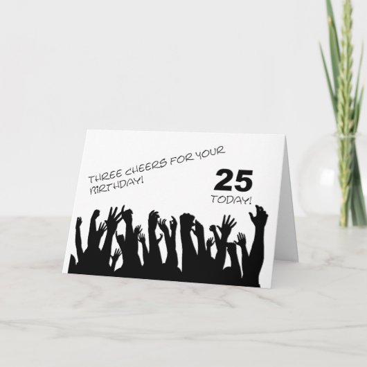 歓声に満ちた群衆と25誕生日カード。 カード (正面)
