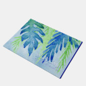 歓迎された姓のモダンな熱帯葉の葉 ドアマット (アングル)