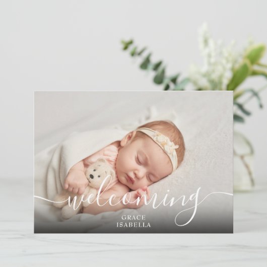 歓迎スクリプトベビーガールピンクフォト誕生 案内状 (スタンド正面)