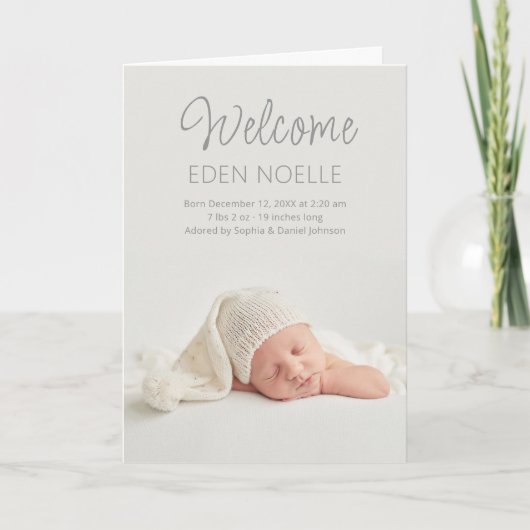 歓迎モダン出産発表の折りたたみカード 招待状 (正面)