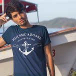 歓迎航海の客船の名前いかり海軍 Tシャツ<br><div class="desc">こので船カスタムに歓迎航海の船上の船名いかりネイビーTシャツ！クラシックのネイビーブルーの背景と著名なボートのいかりで設計されたこのフォーマットは、あなたの湖や沿岸の家、またはボートへの衣服に最適である。このTシャツはカスタマイズ船の名と一緒に、あなたの装飾に加えパーソナライズされたることができる。特に夏のシーズンには、船乗りや船乗りにも最適な贈り物だ。彼ら想像の顔は自分の船名が誇らしげにシャツに飾られているのを見て見た。ウェルカム航海の・アボード・ボート名いかりネイビーTシャツは機能するだけでなく、そのタイムレスなスタイリッシュデザインを備えて航海のいる。それは沿岸の魅力のtouchを追加する。だから、このスタイルボートマットとカスタムあなたのゲストを歓迎するで声明を作りなさい！</div>