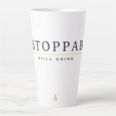 止まらない モチベーションの引用Tシャツ カフェラテマグ (正面)