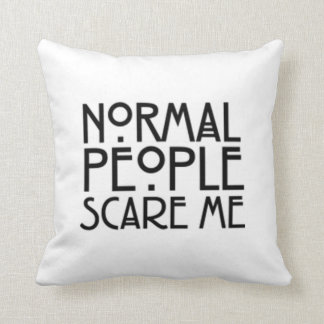 正常な人々は私をおびえさせます クッション