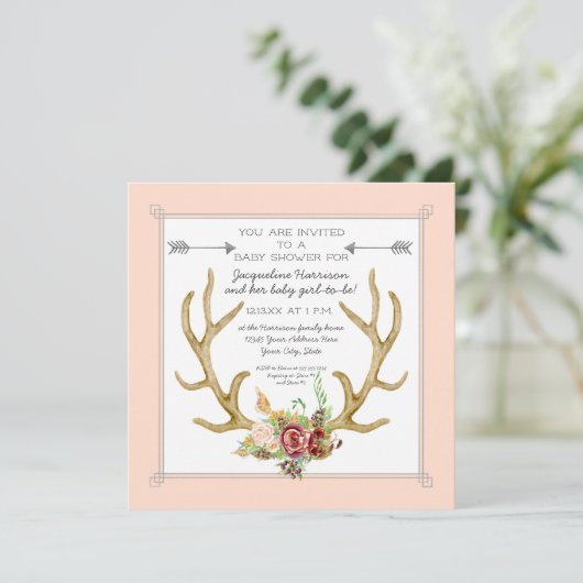 正方形のシカの枝角の赤面の花の女の赤ちゃんのシャワー 招待状 (スタンド正面)