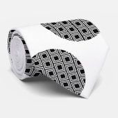 正方形のパターンタイを持つ大きな黒い円 ネクタイ (ロール)